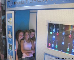 3 girls in Photo-Booth